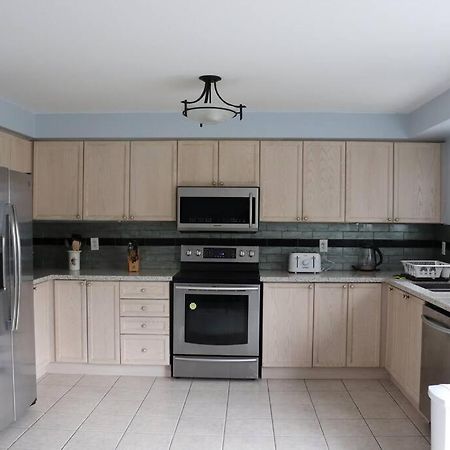 Entire 4 Bed Room Detached Residential Home أجاكس المظهر الخارجي الصورة