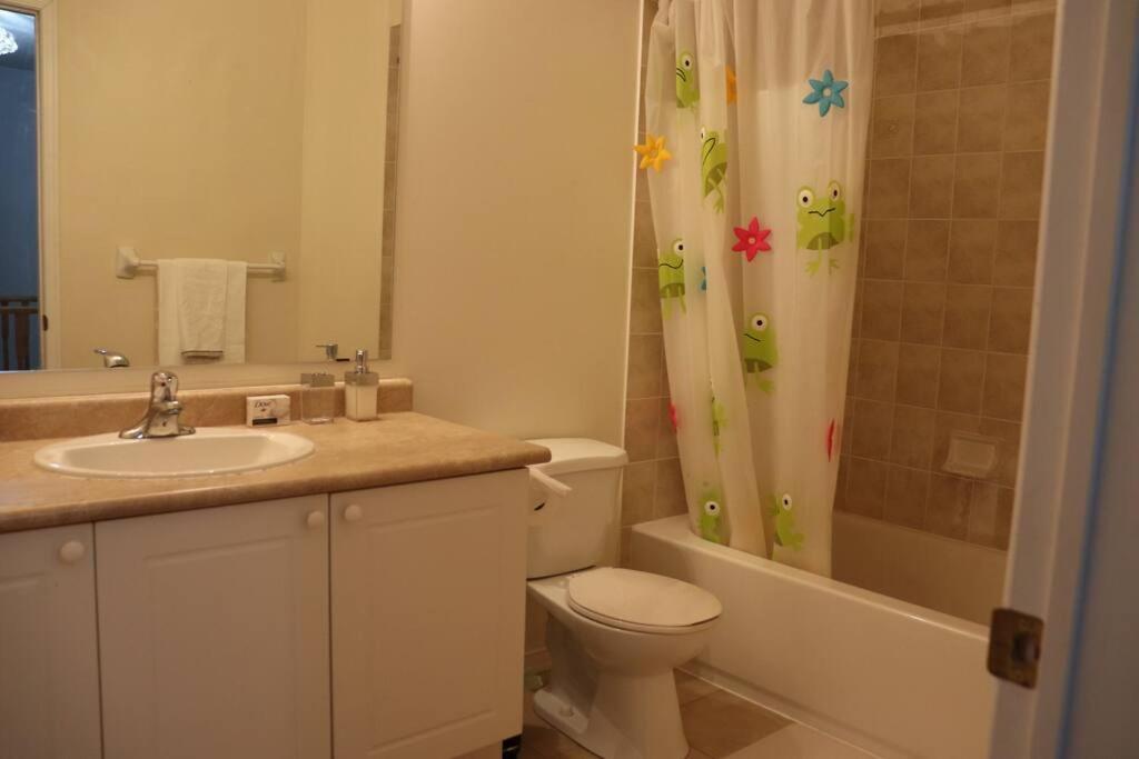 Entire 4 Bed Room Detached Residential Home أجاكس المظهر الخارجي الصورة