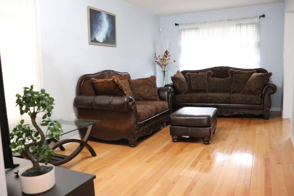 Entire 4 Bed Room Detached Residential Home أجاكس المظهر الخارجي الصورة