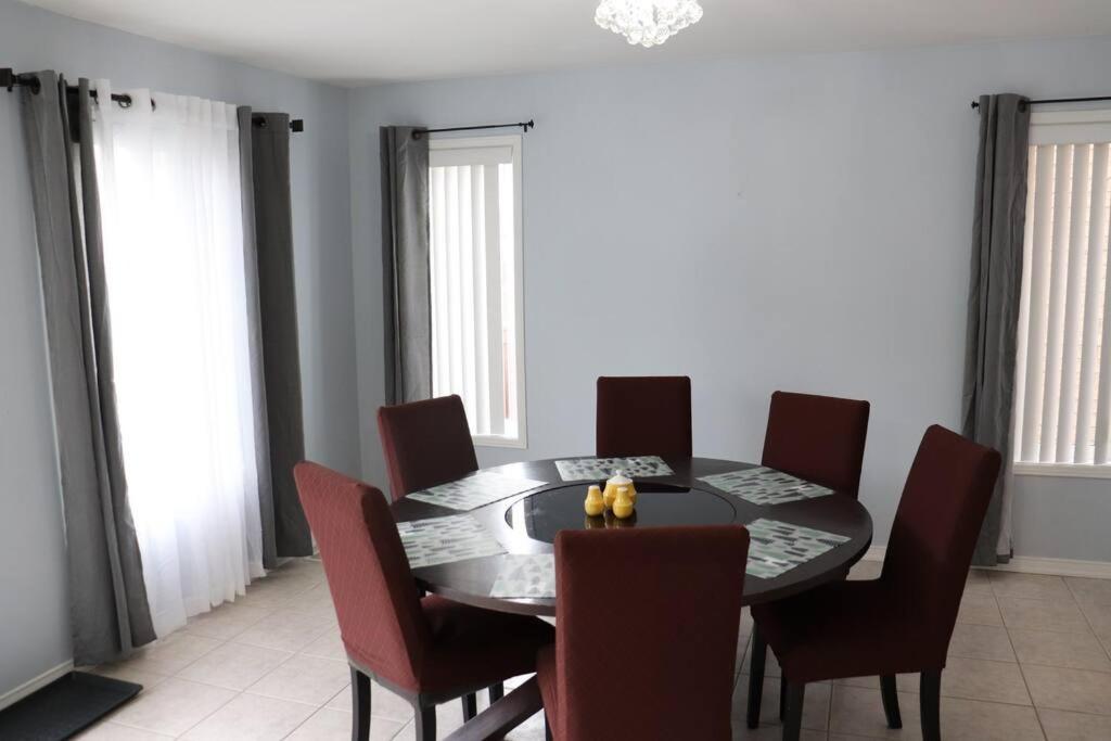 Entire 4 Bed Room Detached Residential Home أجاكس المظهر الخارجي الصورة