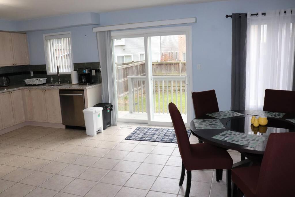 Entire 4 Bed Room Detached Residential Home أجاكس المظهر الخارجي الصورة