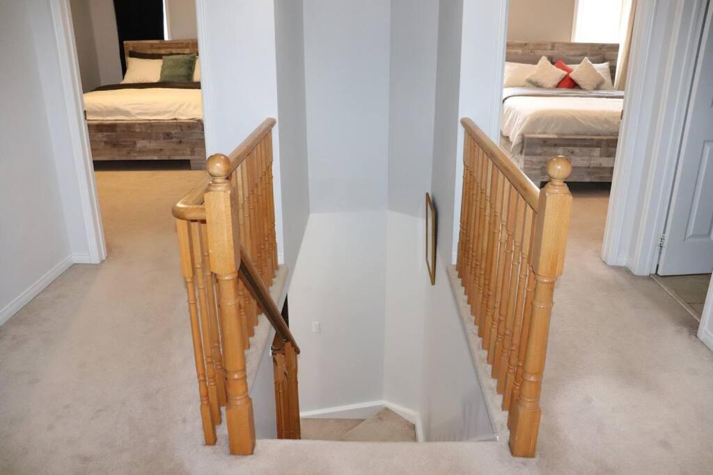 Entire 4 Bed Room Detached Residential Home أجاكس المظهر الخارجي الصورة